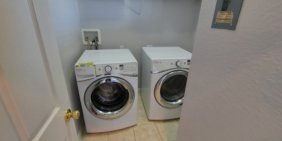 Grand Bahama - Laundry room